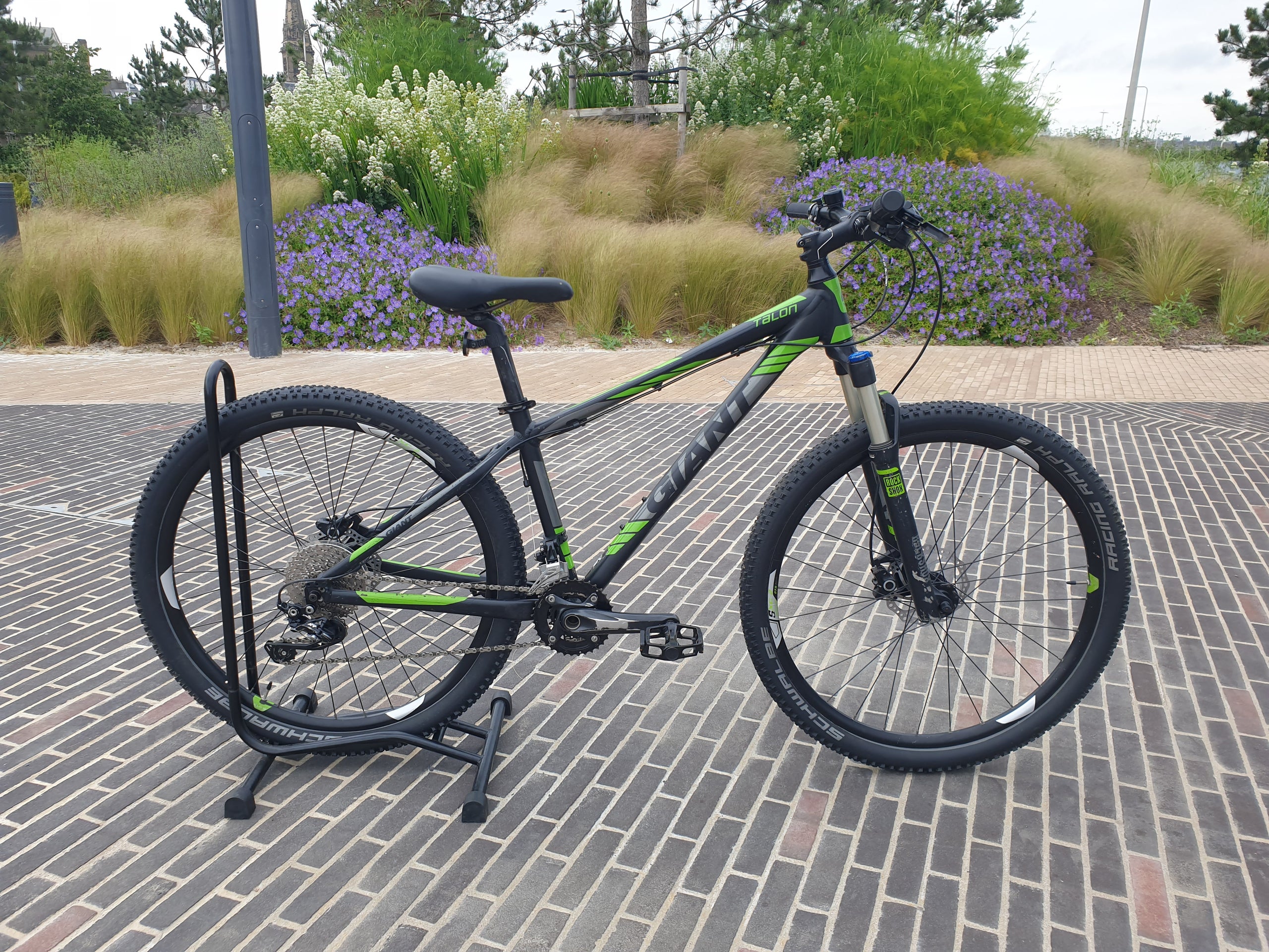 RE3392 Giant Talon 1 Dundee & Angus Cycle Hub